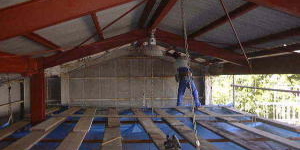 さび止め塗装中